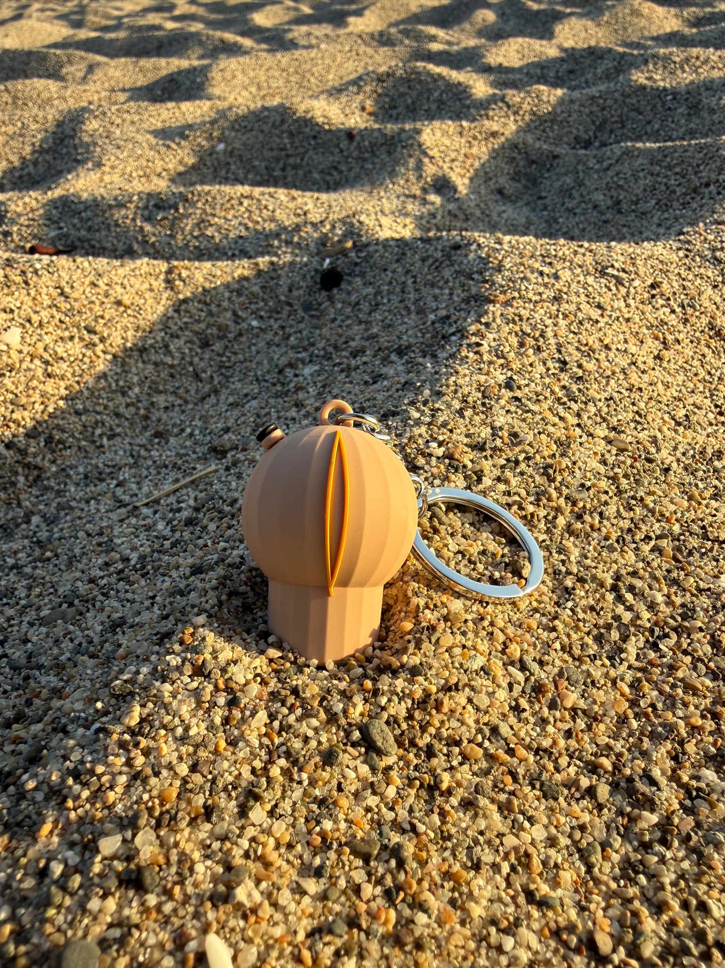 16" Display shell Keychain + Free Stickers